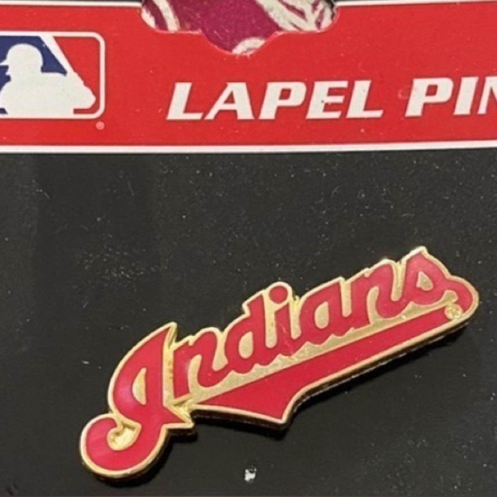 MLB Cleveland Indians Baseball Lapel Hat Jacket Pin Old Logo Sports Fan Dad